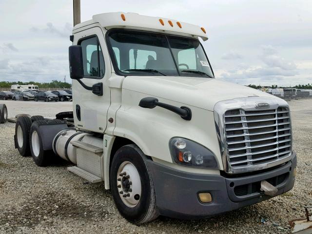 1FUJGEDV0CSBH3116 - 2012 FREIGHTLINER CASCADIA 1 WHITE photo 1