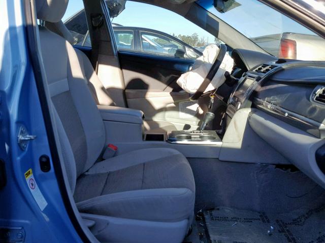 4T1BD1FK2DU086188 - 2013 TOYOTA CAMRY HYBR BLUE photo 5