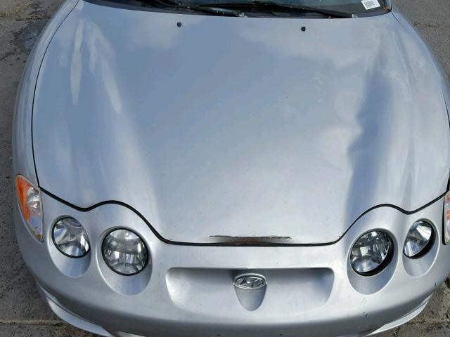 KMHJG35F01U252237 - 2001 HYUNDAI TIBURON SILVER photo 9