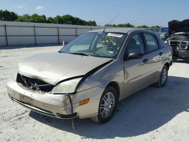 1FAFP34NX7W179948 - 2007 FORD FOCUS ZX4 GOLD photo 2