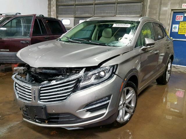 5LMCJ3D99HUL21178 - 2017 LINCOLN MKC RESERV GRAY photo 2