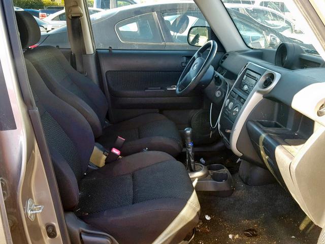 JTLKT334450196696 - 2005 TOYOTA SCION XB GRAY photo 5