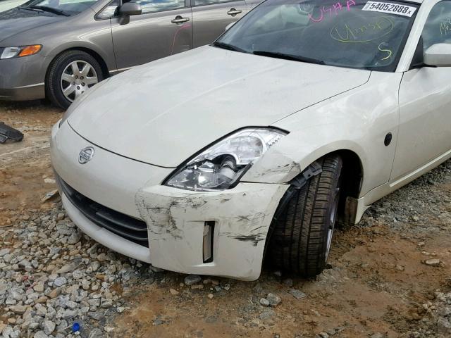 JN1AZ34D56M331833 - 2006 NISSAN 350Z COUPE WHITE photo 9