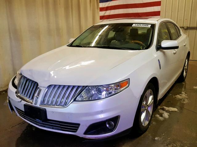 1LNHL9DRXAG610578 - 2010 LINCOLN MKS WHITE photo 2