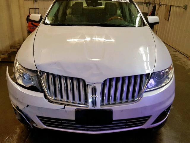 1LNHL9DRXAG610578 - 2010 LINCOLN MKS WHITE photo 9