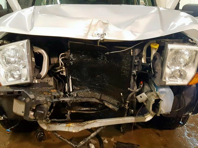 1J8HG48K16C252464 - 2006 JEEP COMMANDER SILVER photo 9