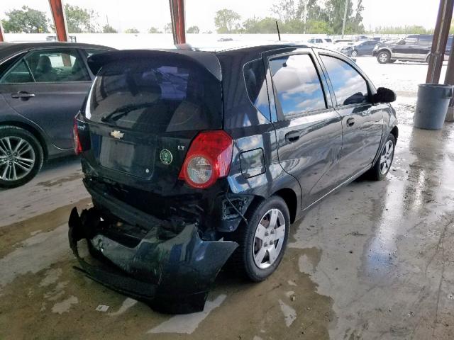 KL1TD66E49B343507 - 2009 CHEVROLET AVEO LS BLACK photo 4