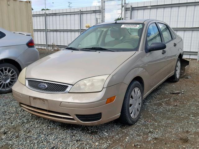 1FAFP34N26W148028 - 2006 FORD FOCUS ZX4 GOLD photo 2