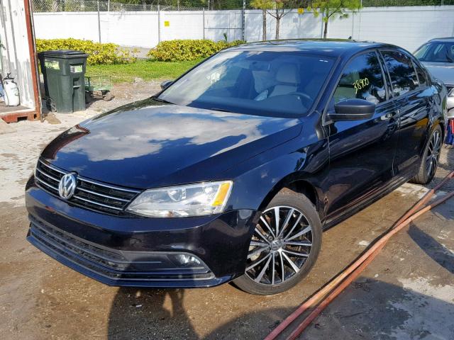 3VWD17AJ1GM398838 - 2016 VOLKSWAGEN JETTA SPOR BLACK photo 2