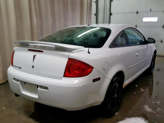 1G2AL15F377359069 - 2007 PONTIAC G5 WHITE photo 4