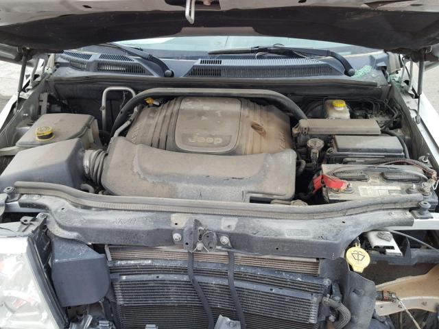 1J8HG58267C647912 - 2007 JEEP COMMANDER SILVER photo 7