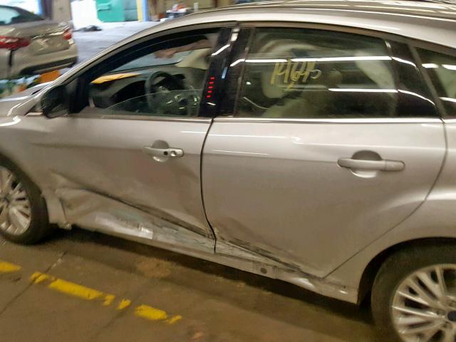 1FADP3N22JL271883 - 2018 FORD FOCUS TITA SILVER photo 9