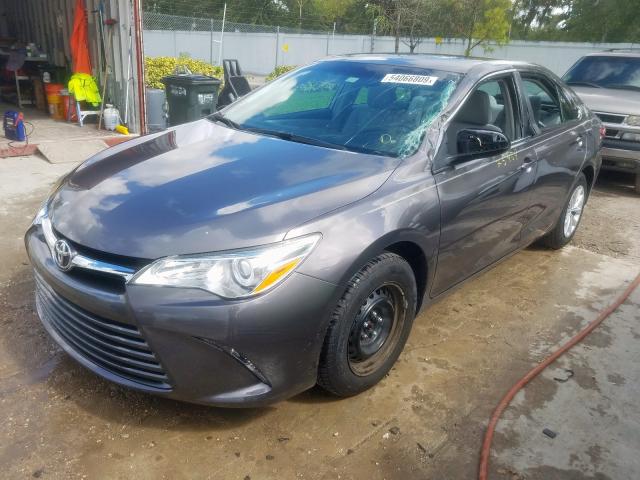 4T1BF1FK6HU629669 - 2017 TOYOTA CAMRY LE GRAY photo 2