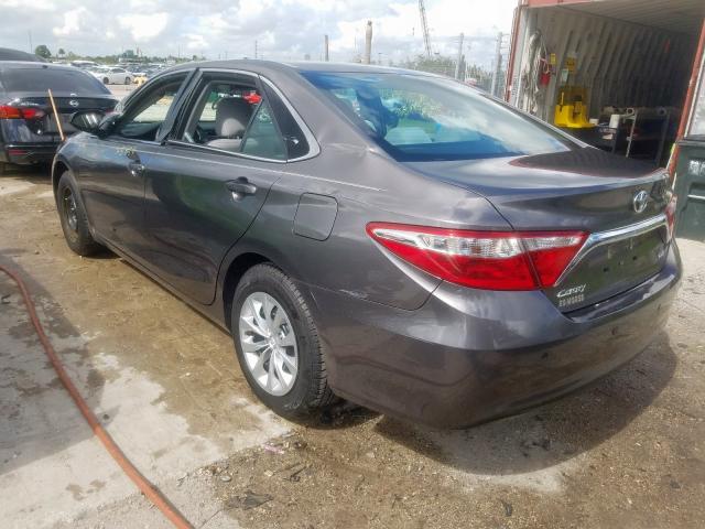 4T1BF1FK6HU629669 - 2017 TOYOTA CAMRY LE GRAY photo 3