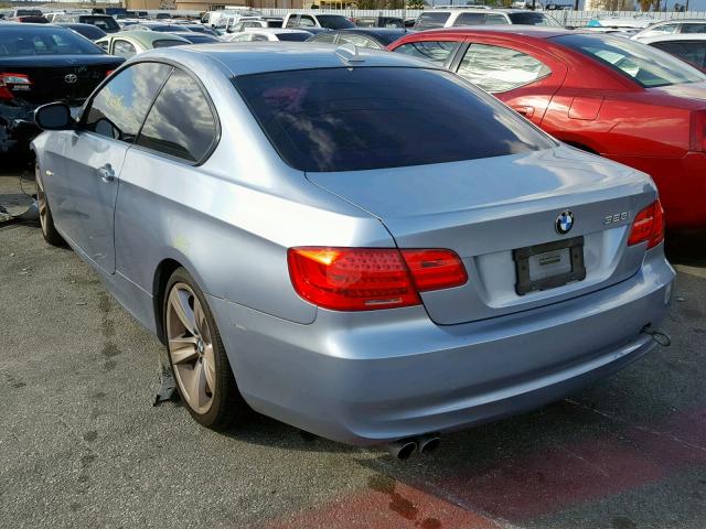 WBAKE5C59BE574050 - 2011 BMW 328 I SULE SILVER photo 3