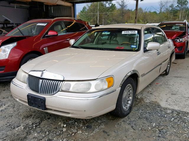 1LNHM83W6YY873802 - 2000 LINCOLN TOWN CAR C BEIGE photo 2