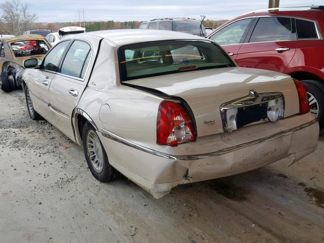 1LNHM83W6YY873802 - 2000 LINCOLN TOWN CAR C BEIGE photo 3