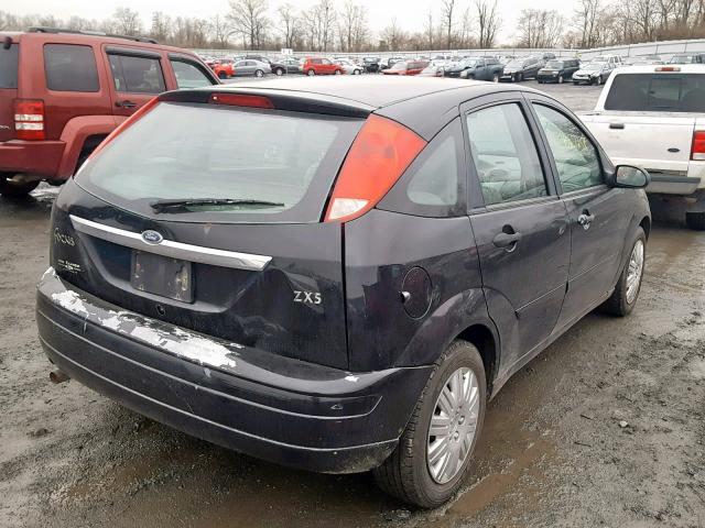 3FAFP37392R110013 - 2002 FORD FOCUS ZX5 BLACK photo 4