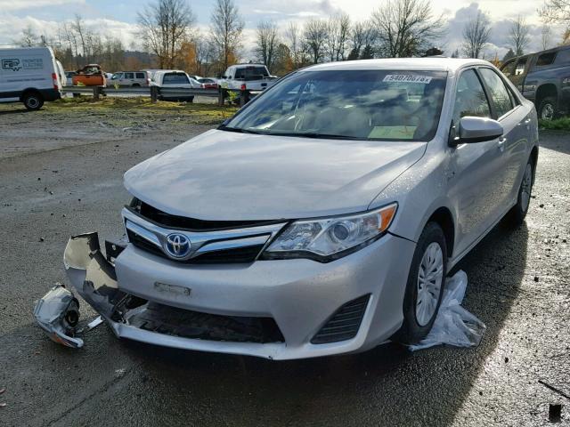 4T1BD1FK6DU079809 - 2013 TOYOTA CAMRY HYBR SILVER photo 2