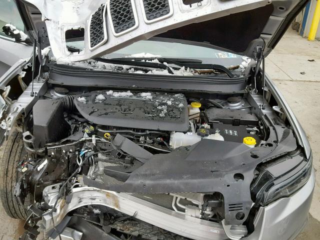 1C4PJMCX7KD189947 - 2019 JEEP CHEROKEE L SILVER photo 7