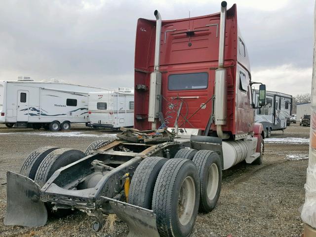 4V4LC9KK07N485037 - 2007 VOLVO VT 880 RED photo 4