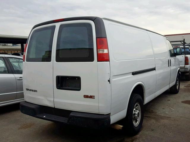 1GTHG39U631105341 - 2003 GMC SAVANA G35 WHITE photo 4