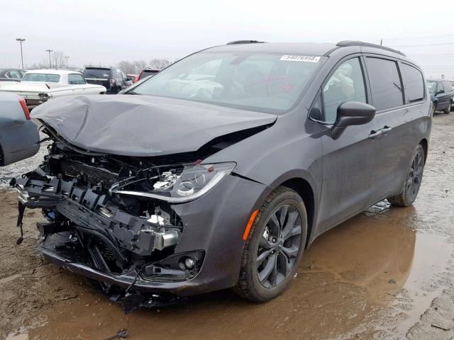 2C4RC1BG0JR260355 - 2018 CHRYSLER PACIFICA T GRAY photo 2