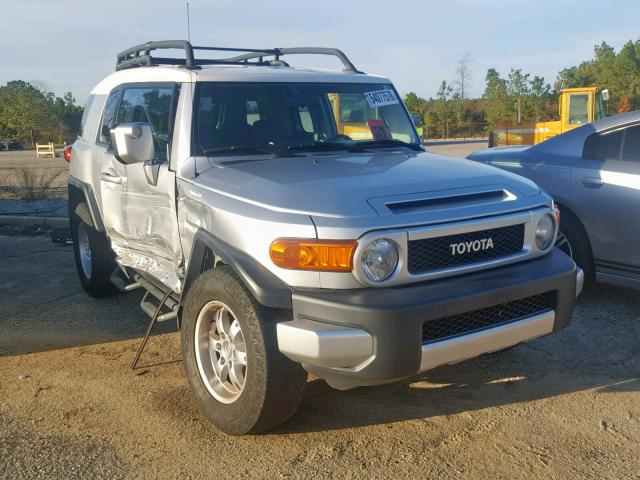 JTEZU11F570015359 - 2007 TOYOTA FJ CRUISER SILVER photo 1