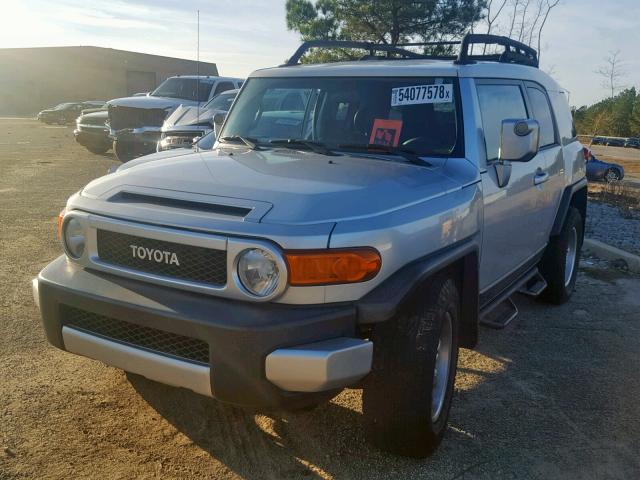 JTEZU11F570015359 - 2007 TOYOTA FJ CRUISER SILVER photo 2