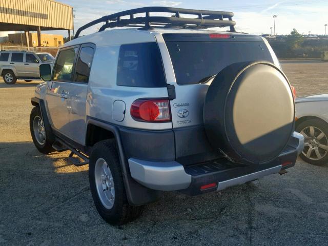 JTEZU11F570015359 - 2007 TOYOTA FJ CRUISER SILVER photo 3