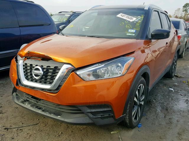 3N1CP5CU4JL523050 - 2018 NISSAN KICKS S ORANGE photo 2