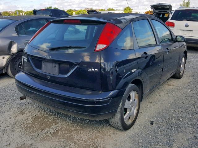 3FAFP37N65R144321 - 2005 FORD FOCUS ZX5 BLACK photo 4