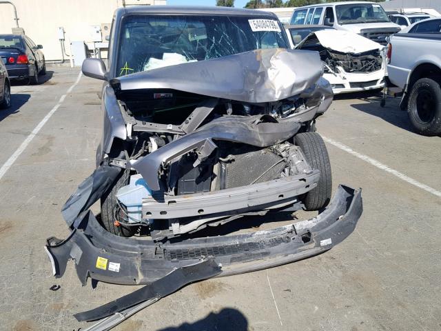 JTLKT324350174769 - 2005 TOYOTA SCION XB SILVER photo 9