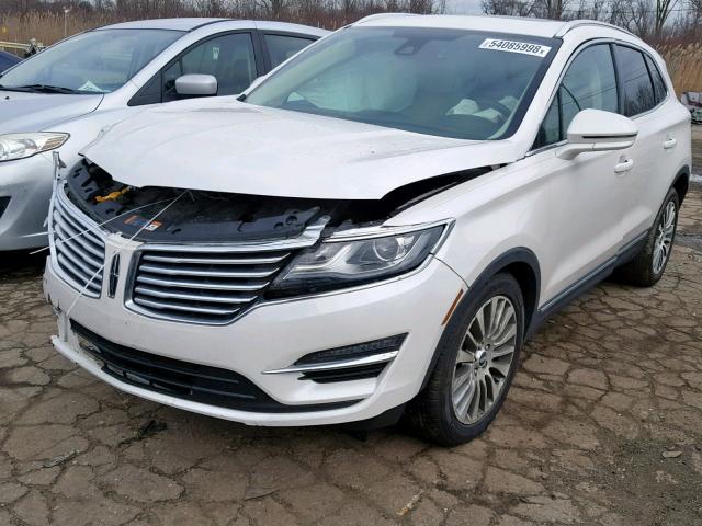 5LMCJ3C90HUL35634 - 2017 LINCOLN MKC RESERV WHITE photo 2