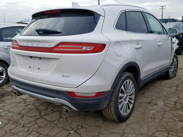 5LMCJ3C90HUL35634 - 2017 LINCOLN MKC RESERV WHITE photo 4