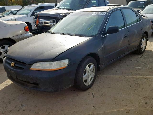 1HGCG1658YA050315 - 2000 HONDA ACCORD EX GREEN photo 2