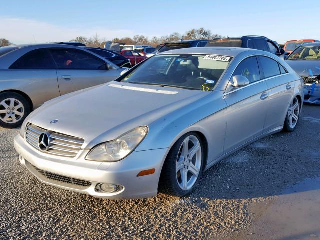 WDDDJ75X26A040344 - 2006 MERCEDES-BENZ CLS 500C SILVER photo 2