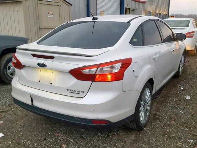 1FAHP3J21CL427986 - 2012 FORD FOCUS TITA WHITE photo 4