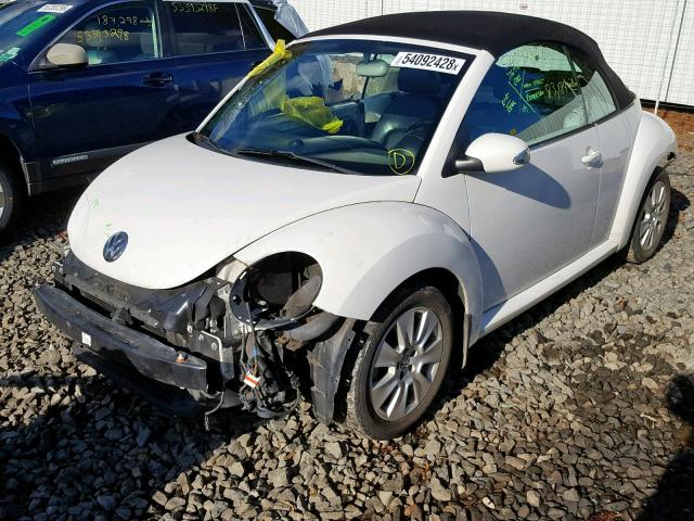 3VWRG31YX9M402981 - 2009 VOLKSWAGEN NEW BEETLE WHITE photo 2