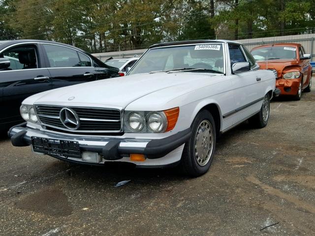 WDBBA48D5JA081379 - 1988 MERCEDES-BENZ 560 SL WHITE photo 2