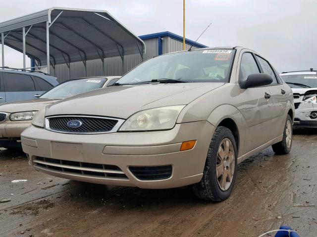 1FAHP34NX6W233451 - 2006 FORD FOCUS ZX4 TAN photo 2