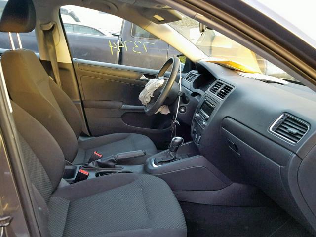 3VW2K7AJXCM424447 - 2012 VOLKSWAGEN JETTA BASE CHARCOAL photo 5