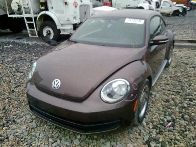 3VWJP7AT4CM626070 - 2012 VOLKSWAGEN BEETLE BROWN photo 2