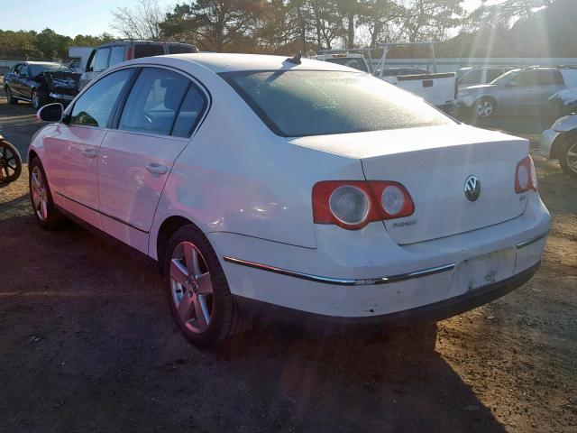 WVWAK73C68E251701 - 2008 VOLKSWAGEN PASSAT KOM WHITE photo 3