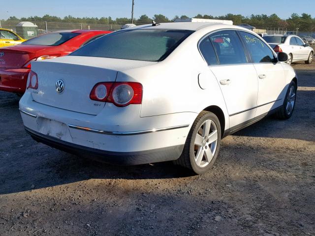 WVWAK73C68E251701 - 2008 VOLKSWAGEN PASSAT KOM WHITE photo 4