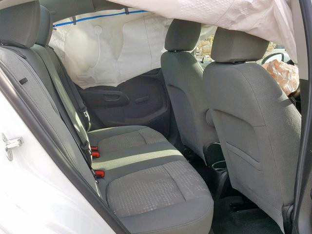 1G1JA5SH4F4217904 - 2015 CHEVROLET SONIC LS WHITE photo 6