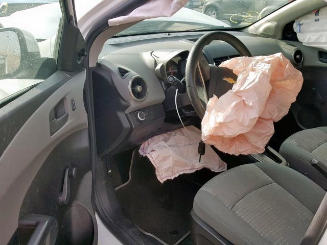 1G1JA5SH4F4217904 - 2015 CHEVROLET SONIC LS WHITE photo 9