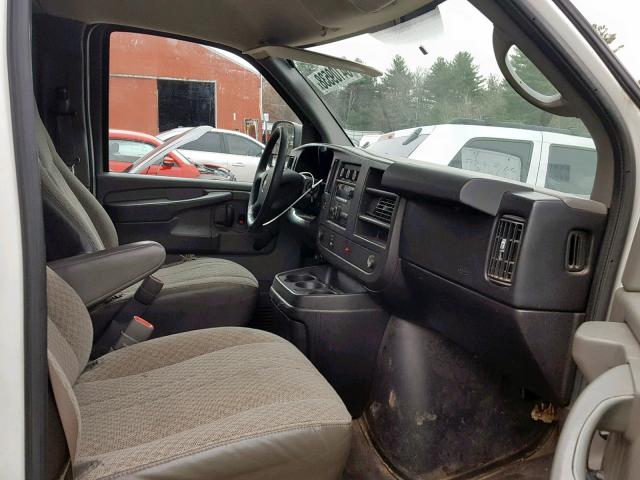 1GCGG25C291169128 - 2009 CHEVROLET EXPRESS G2 WHITE photo 5