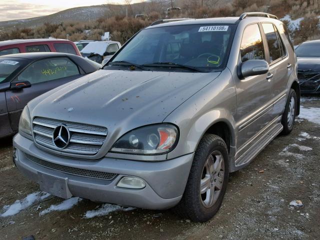 4JGAB57E45A535505 - 2005 MERCEDES-BENZ ML 350 SILVER photo 2