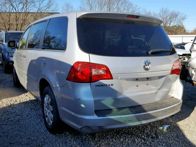 2V8HW44119R517973 - 2009 VOLKSWAGEN ROUTAN S SILVER photo 3